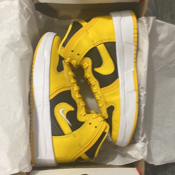 WMNS NIKE DUNK HIGH UP - Picture 11 of 11